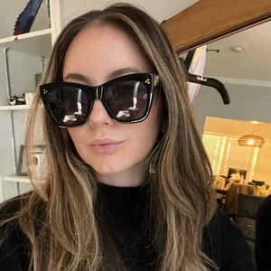 The ANNA DELVEY Celine sunnies! Black!